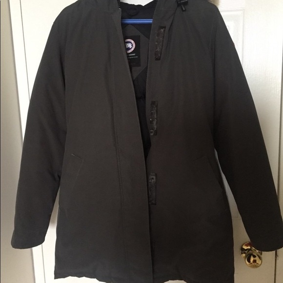 Women’s Canada Goose Jacket - Picture 6 of 6